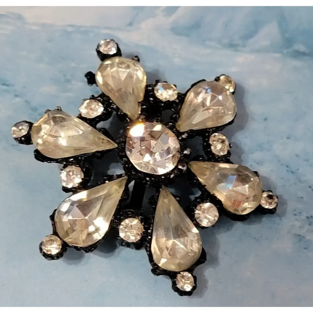 Vintage Rhinestone Flower Brooch Pin Japanned Mid Century Glass Sparkly 2